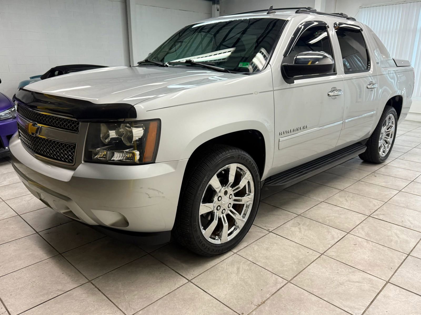 Used 2012 Chevrolet Avalanche LTZ image 3