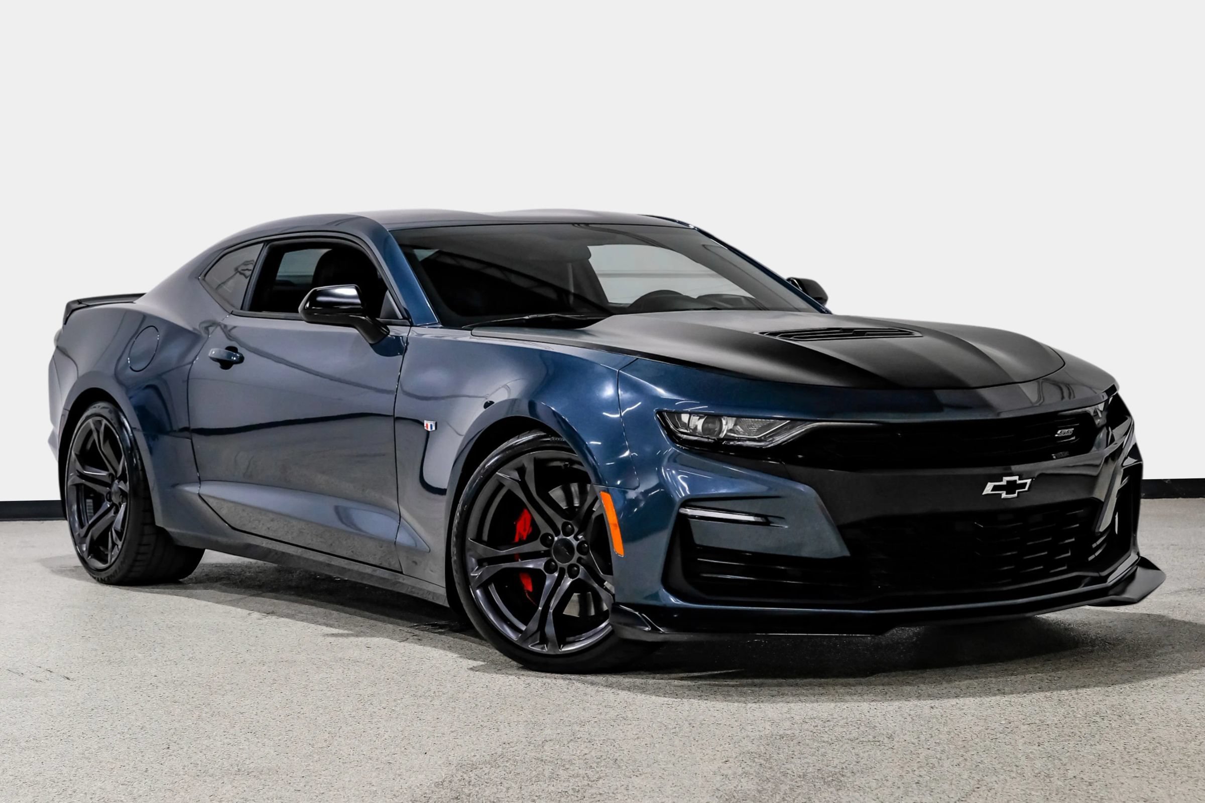 Used 2019 Chevrolet Camaro SS RWD image 4
