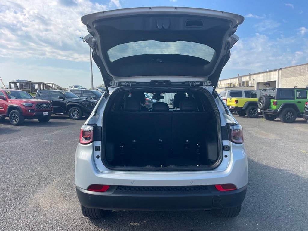 Used 2025 Jeep Compass Limited AWD/4WD image 9