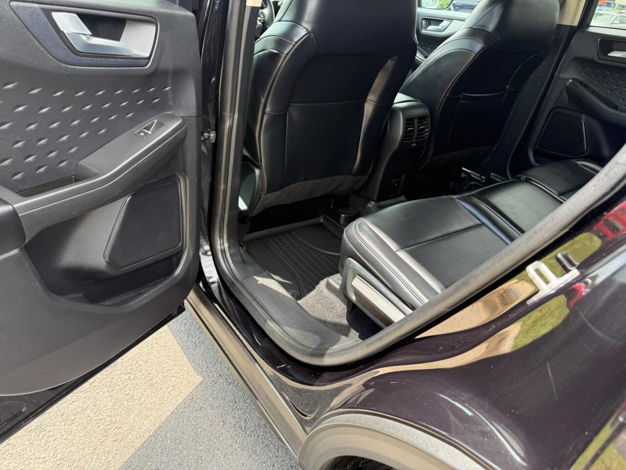Used 2020 Ford Escape SEL image 30