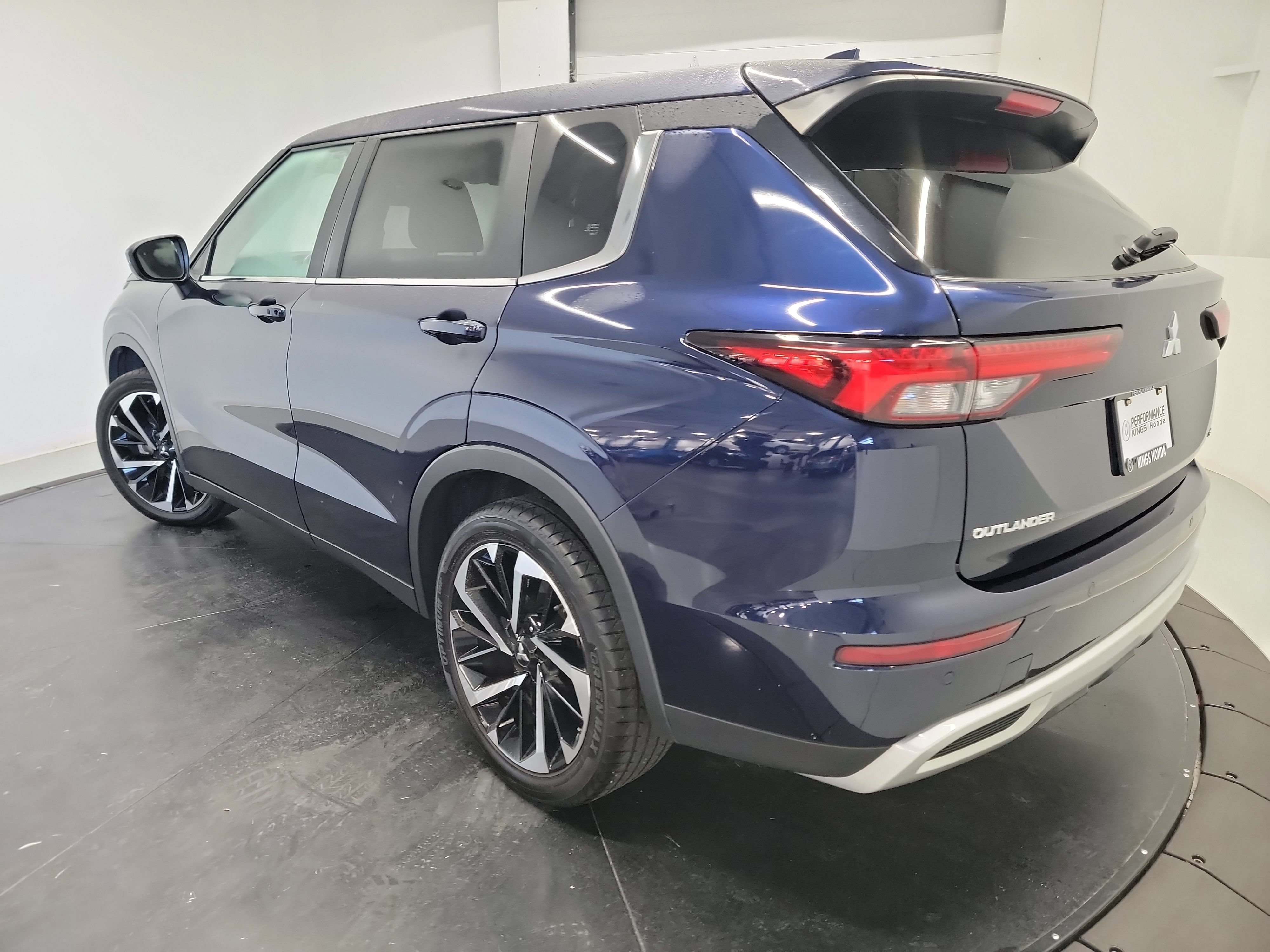 Used 2023 Mitsubishi Outlander SE FWD image 6