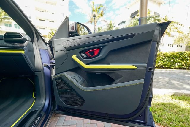 Used 2025 Lamborghini Urus SE image 81