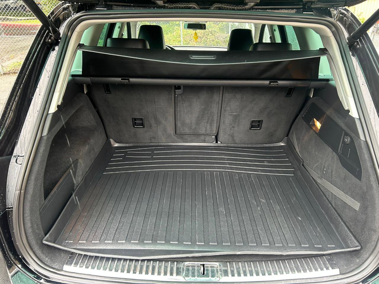 Used 2012 Volkswagen Touareg Sport AWD/4WD image 17