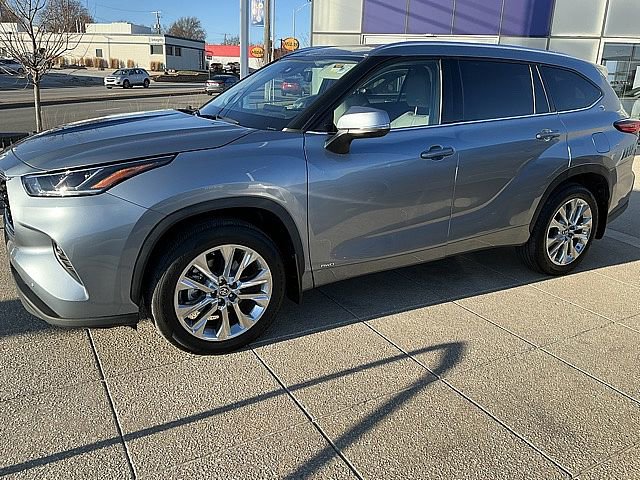 Used 2023 Toyota Highlander Limited image 11
