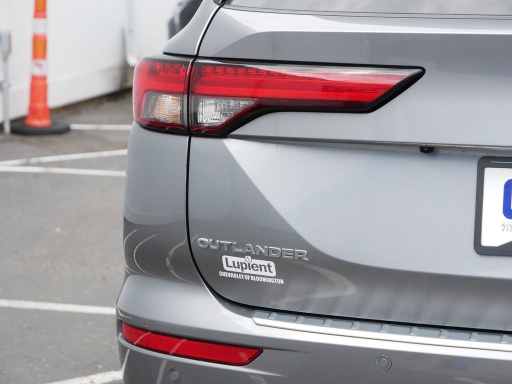 Used 2023 Mitsubishi Outlander SE AWD/4WD image 5