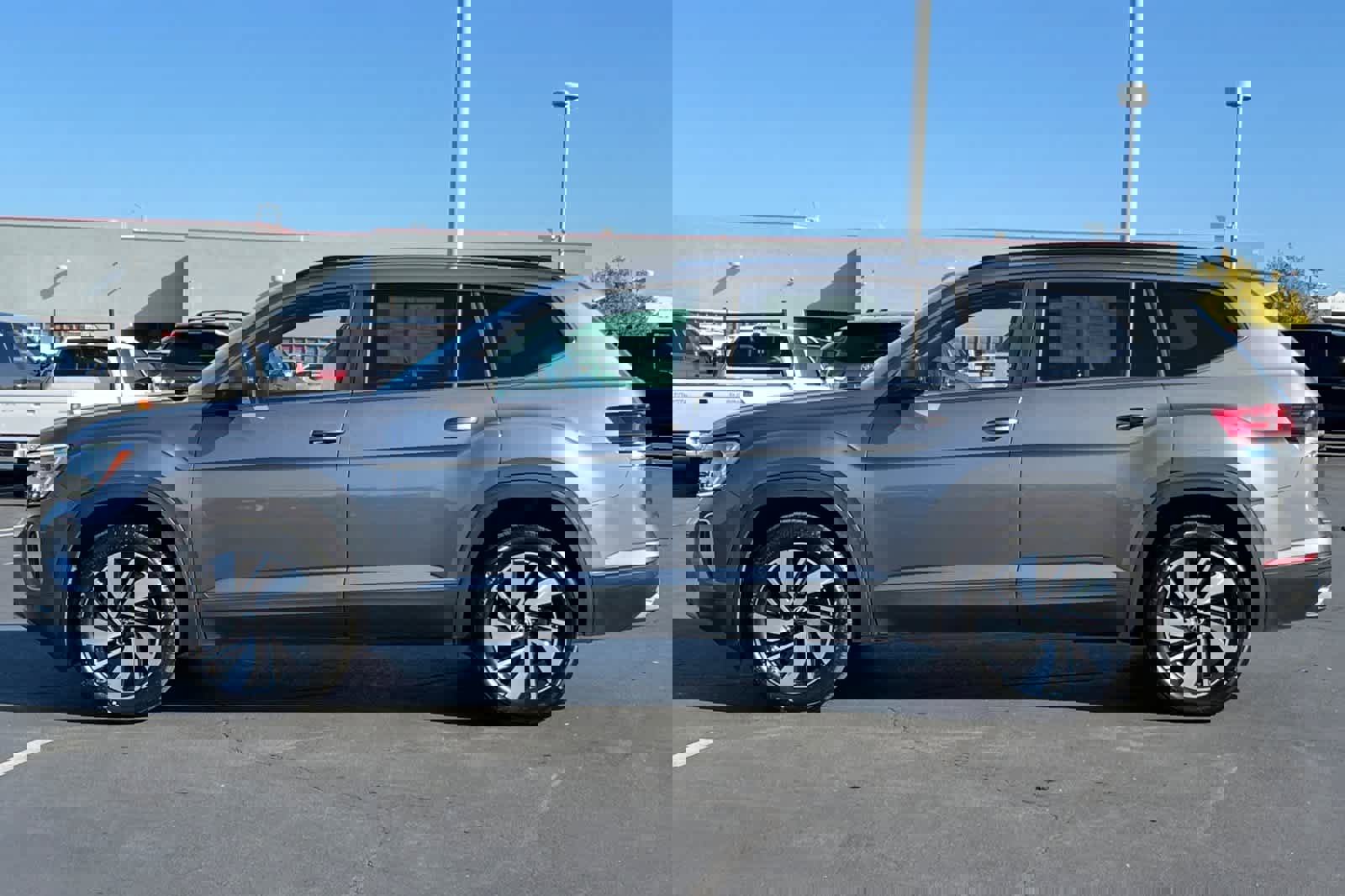 Used 2024 Volkswagen Atlas SE image 9