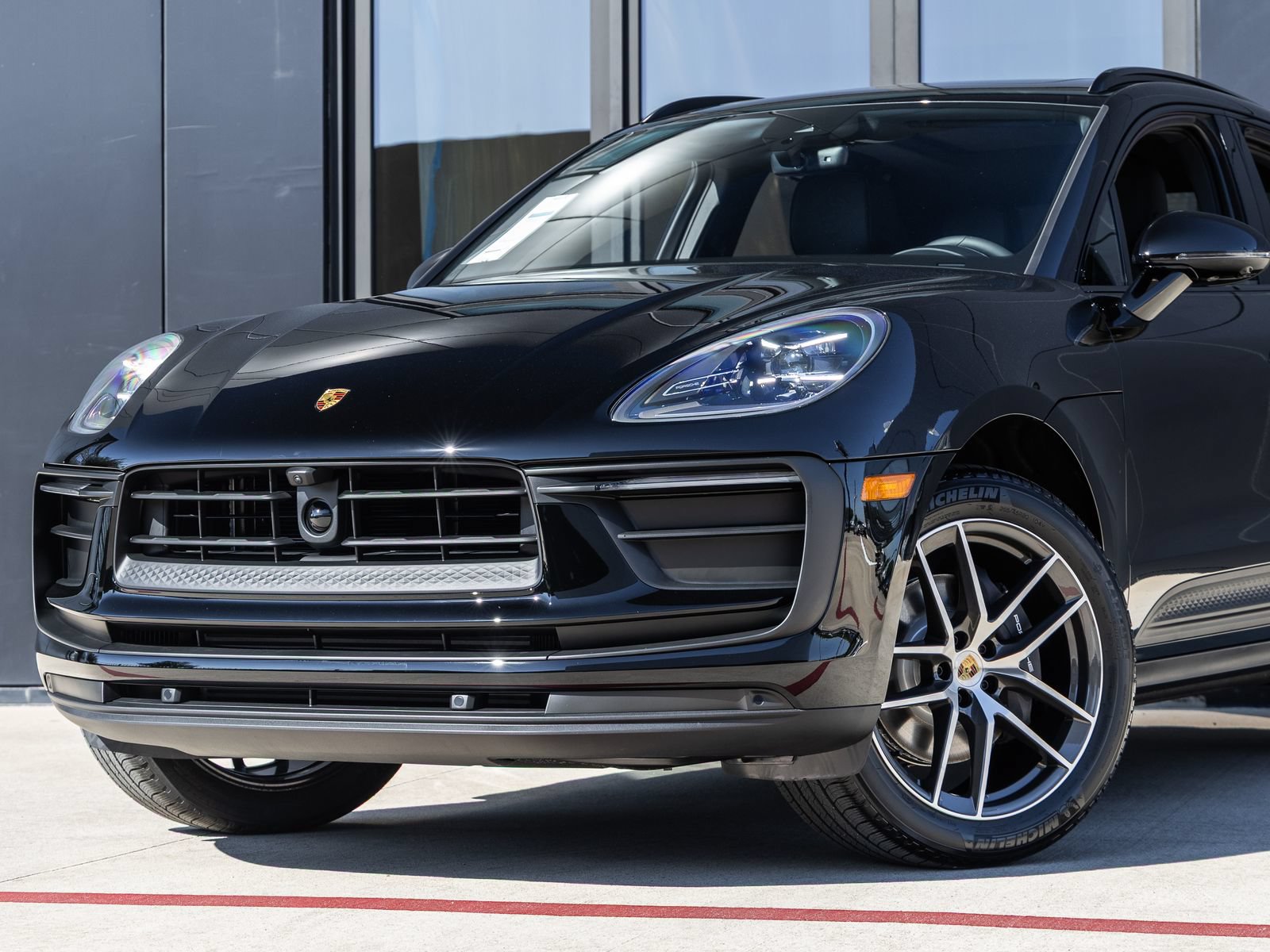 Certified 2026 Porsche Macan AWD/4WD image 7