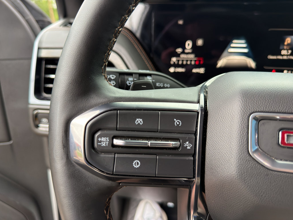 Used 2025 GMC Yukon XL AT4 AWD/4WD image 28