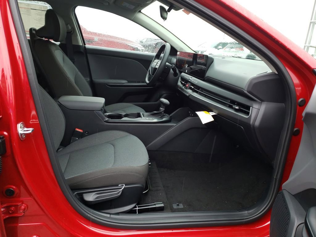 New 2025 Kia K4 LXS image 17