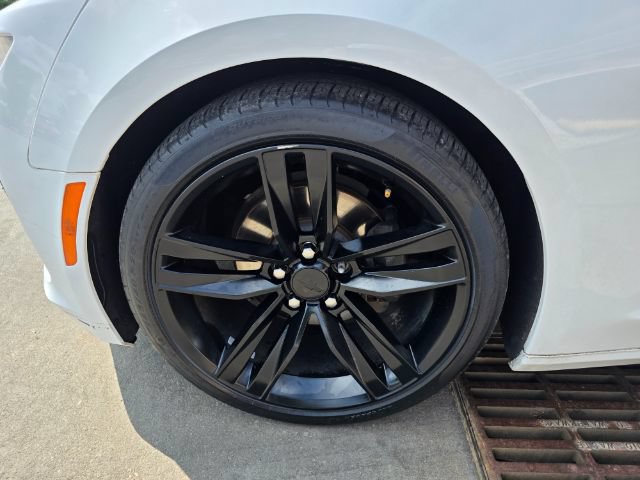 Used 2017 Chevrolet Camaro LT w/ Technology Package RWD image 15