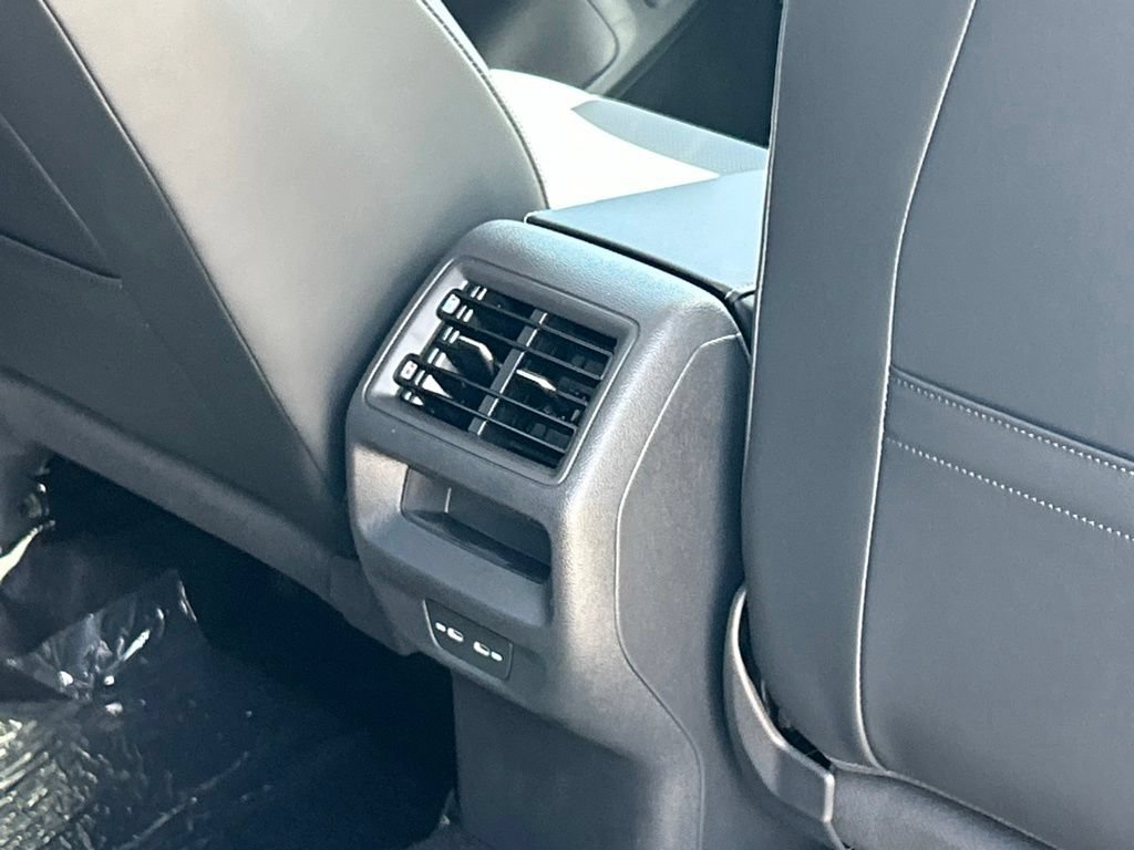 New 2026 Volkswagen Tiguan SE FWD image 48