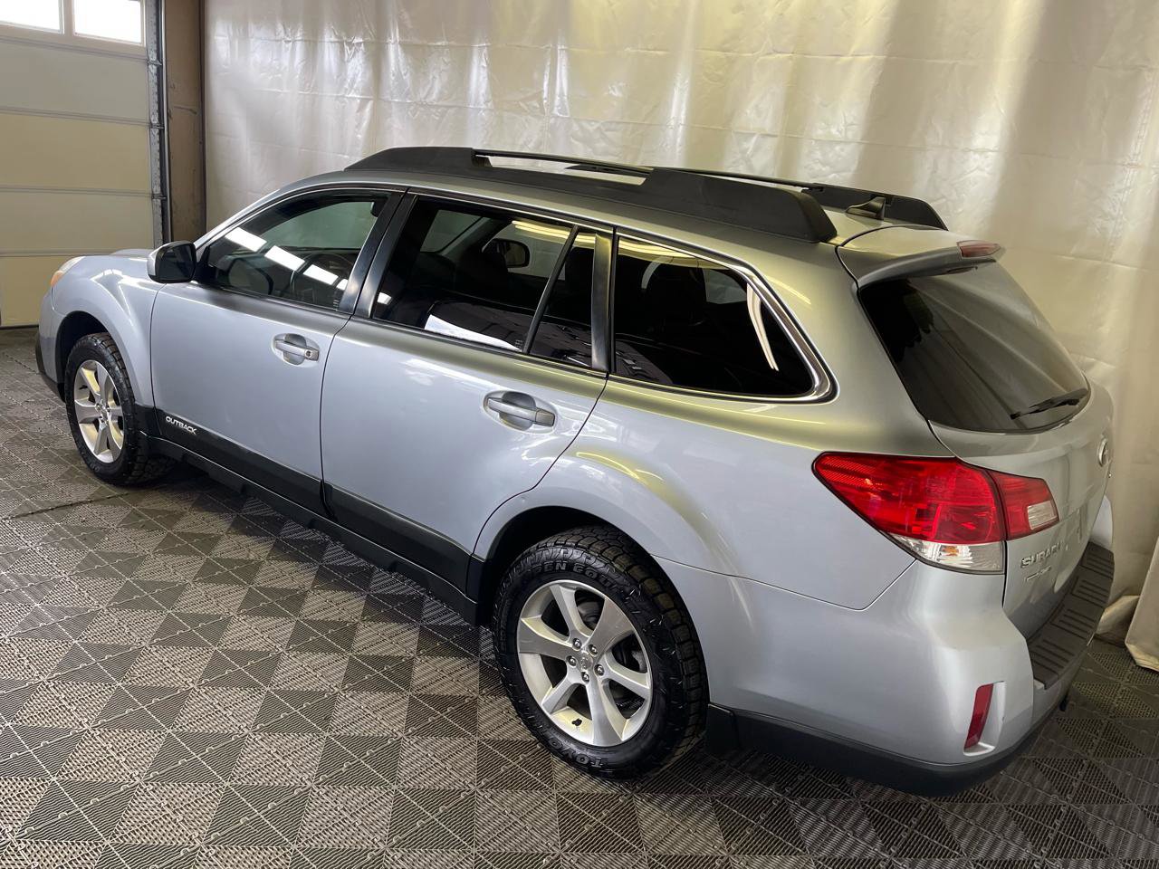 Used 2014 Subaru Outback 2.5i Limited AWD/4WD image 4