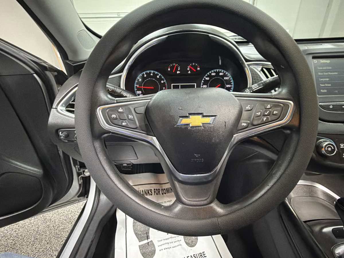 Used 2018 Chevrolet Malibu LT image 15
