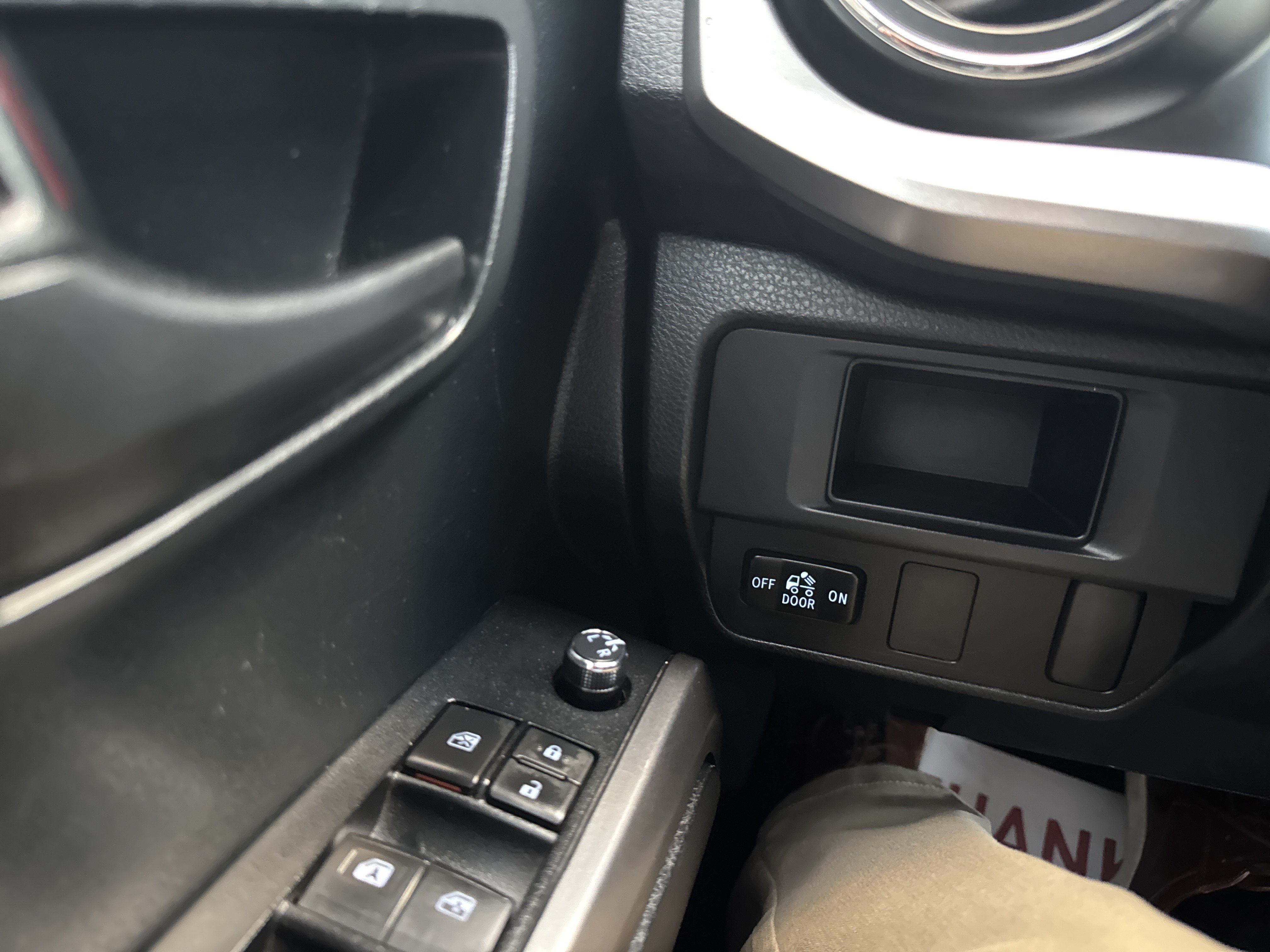 Used 2016 Toyota Tacoma SR5 w/ SR5 Appearance Package (SN) RWD image 36