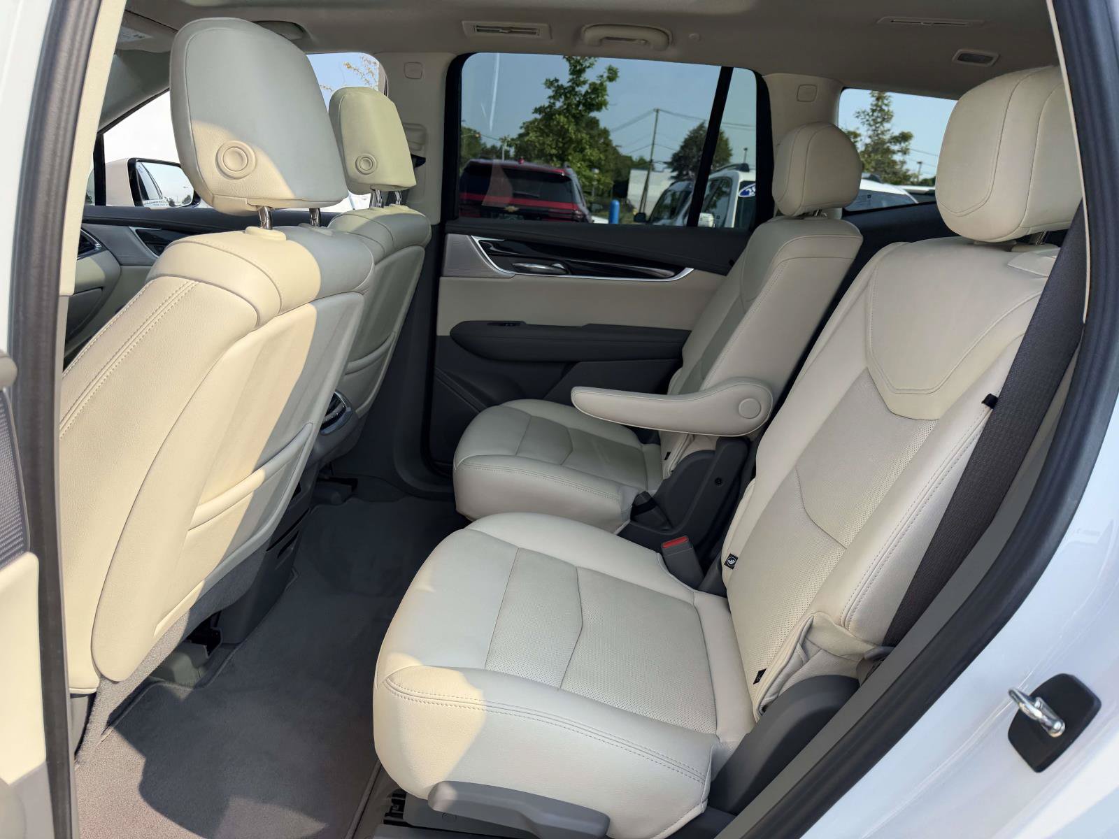 Certified 2022 Cadillac XT6 Premium Luxury w/ Technology Package AWD/4WD image 15