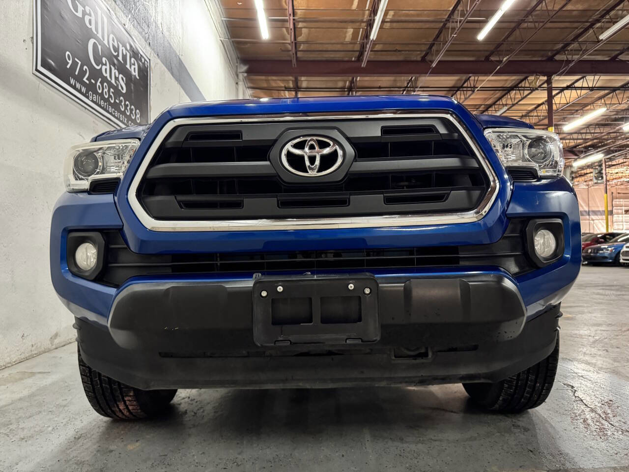 Used 2017 Toyota Tacoma SR5 w/ Tow Package image 5