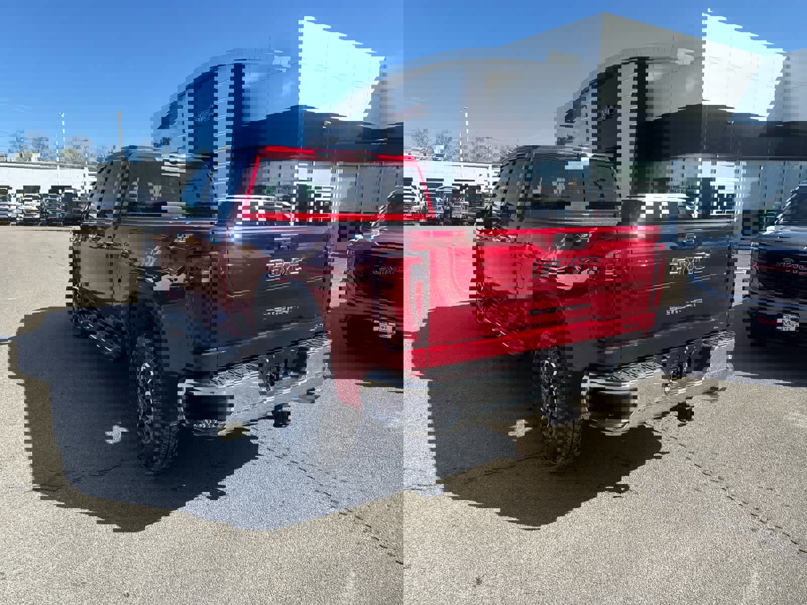 New 2026 GMC Sierra 2500 SLT w/ SLT Premium Package image 5