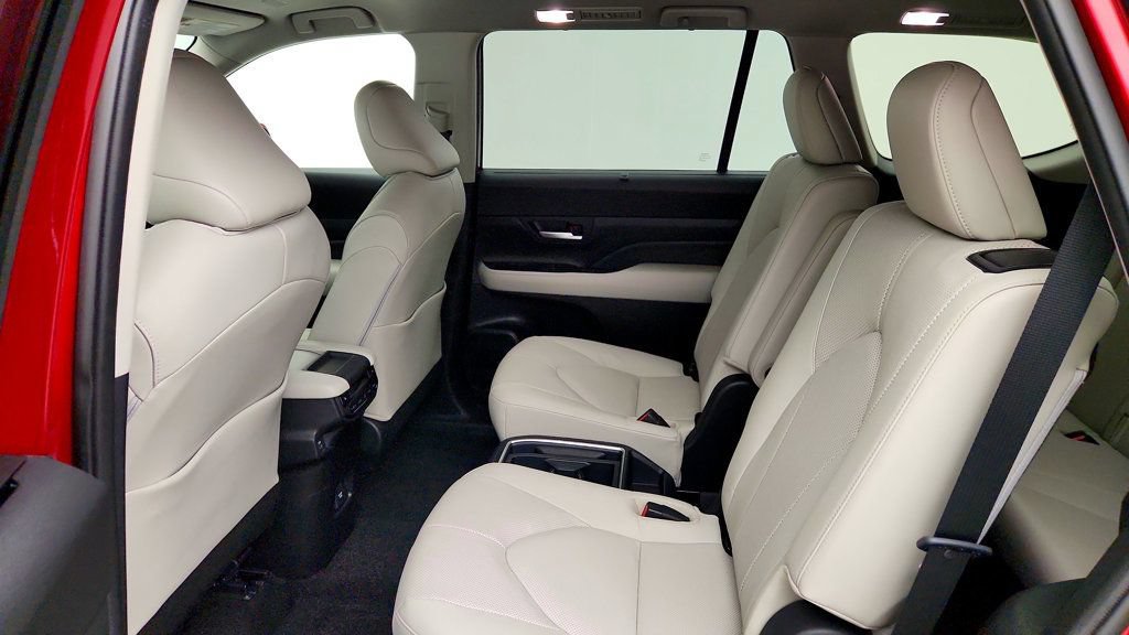 Used 2024 Toyota Grand Highlander AWD image 19
