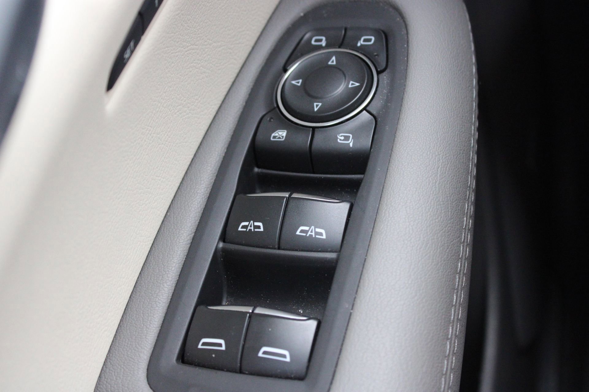 Used 2024 Cadillac XT5 Premium Luxury w/ LPO, Floor Liner Package AWD/4WD image 27