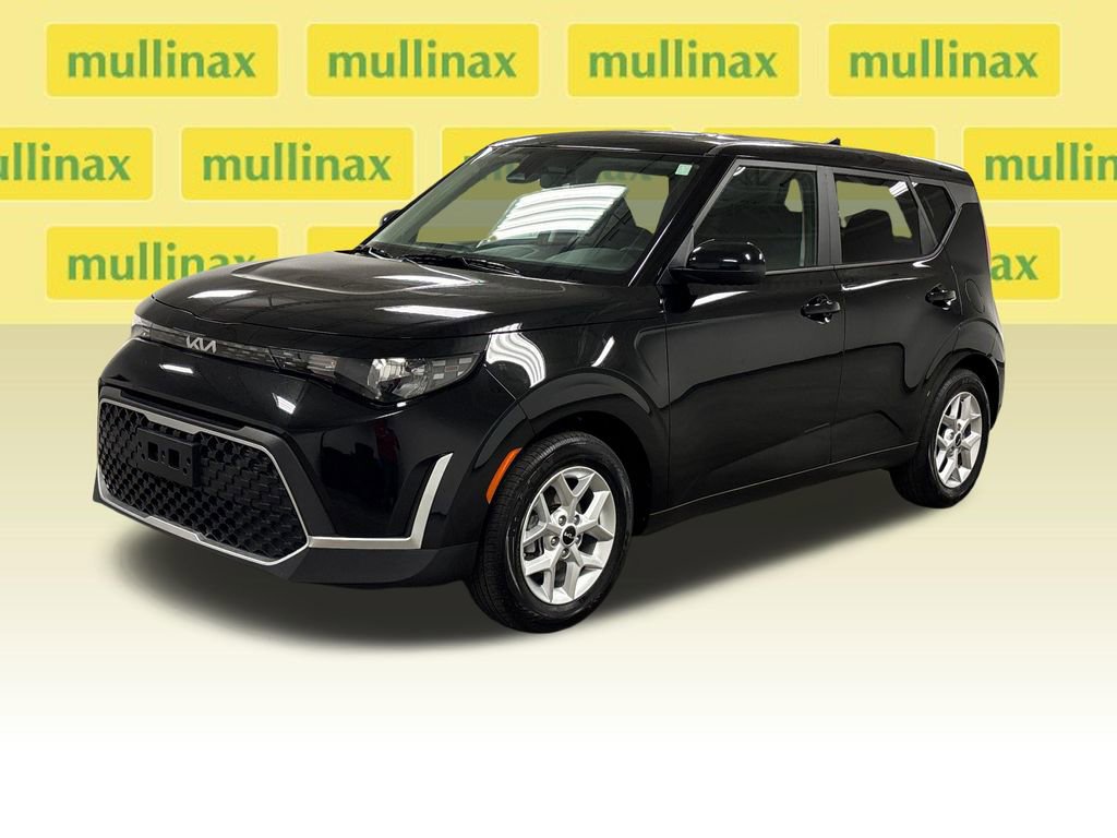 Used 2025 Kia Soul LX w/ LX Technology Package FWD image 8