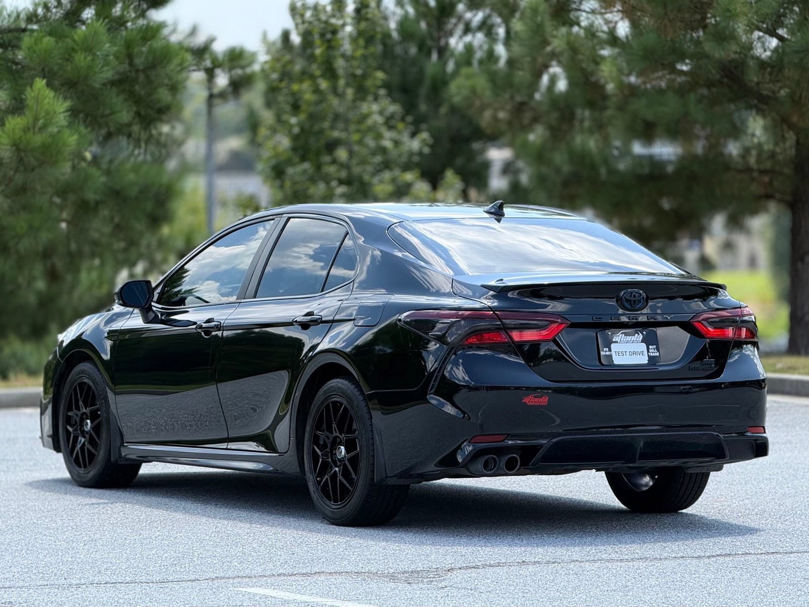 Used 2023 Toyota Camry SE w/ Cold Weather Package FWD image 10