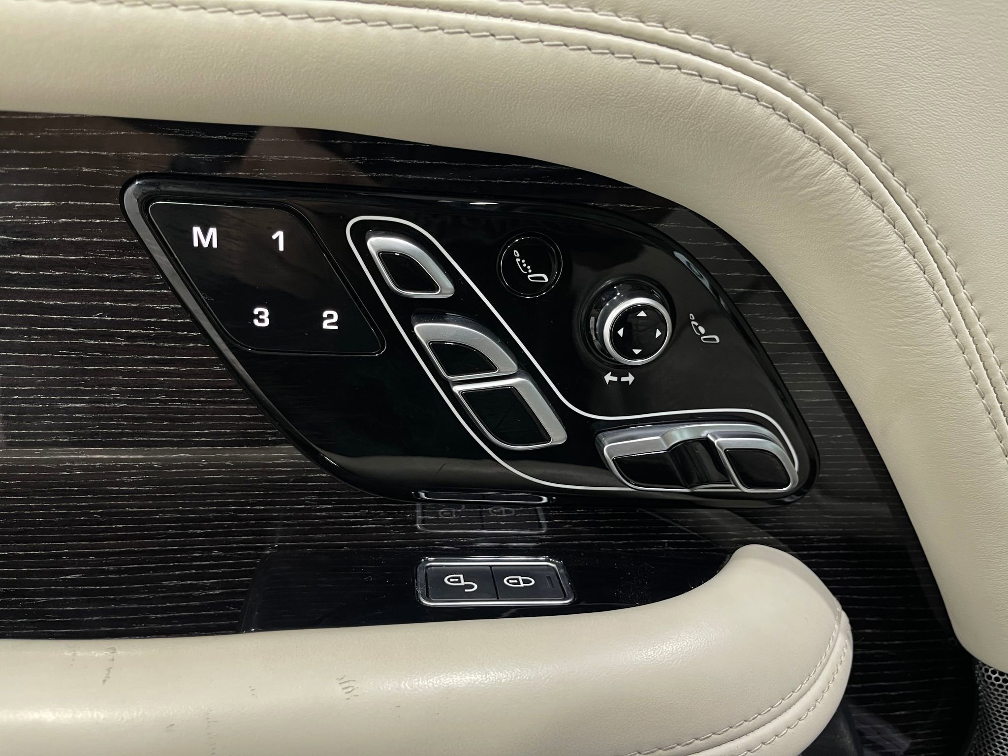 Used 2019 Land Rover Range Rover Autobiography AWD/4WD image 17