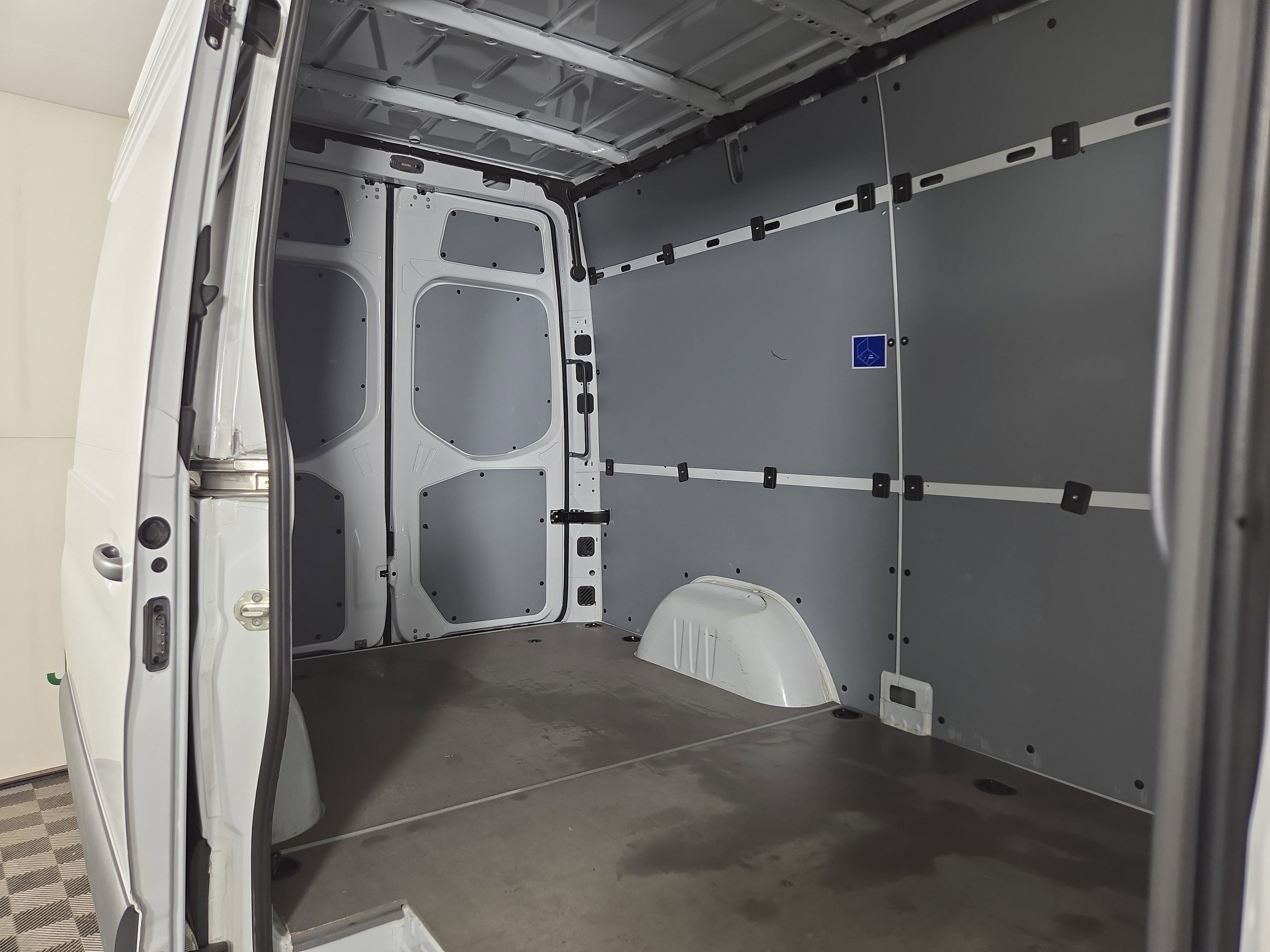 Used 2025 Mercedes-Benz Sprinter 2500 image 13