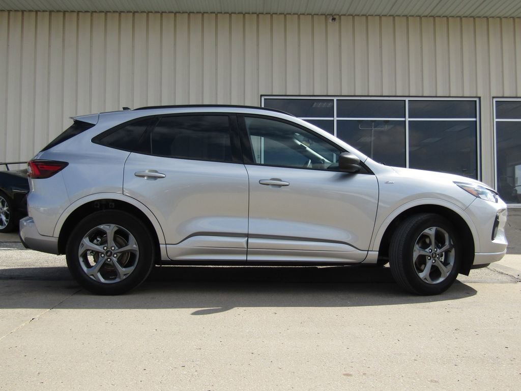 Used 2024 Ford Escape ST-Line image 2