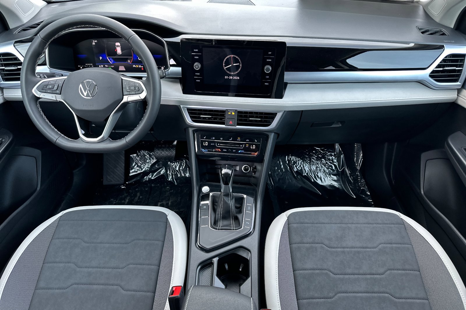 New 2026 Volkswagen Taos SE image 13