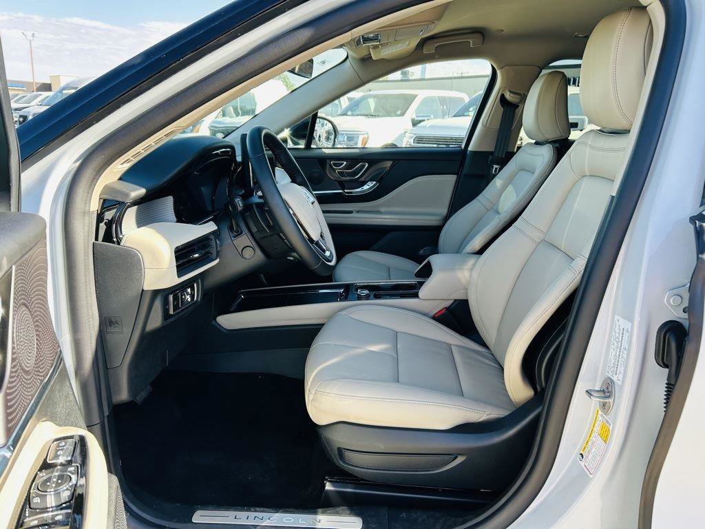 New 2026 Lincoln Corsair Premiere image 3