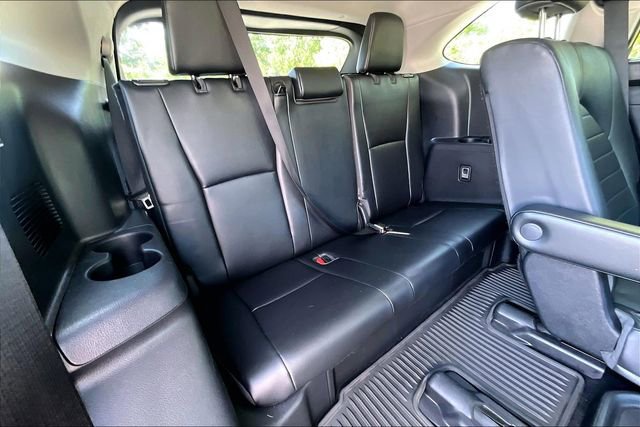 Used 2022 Toyota Highlander XLE AWD/4WD image 29