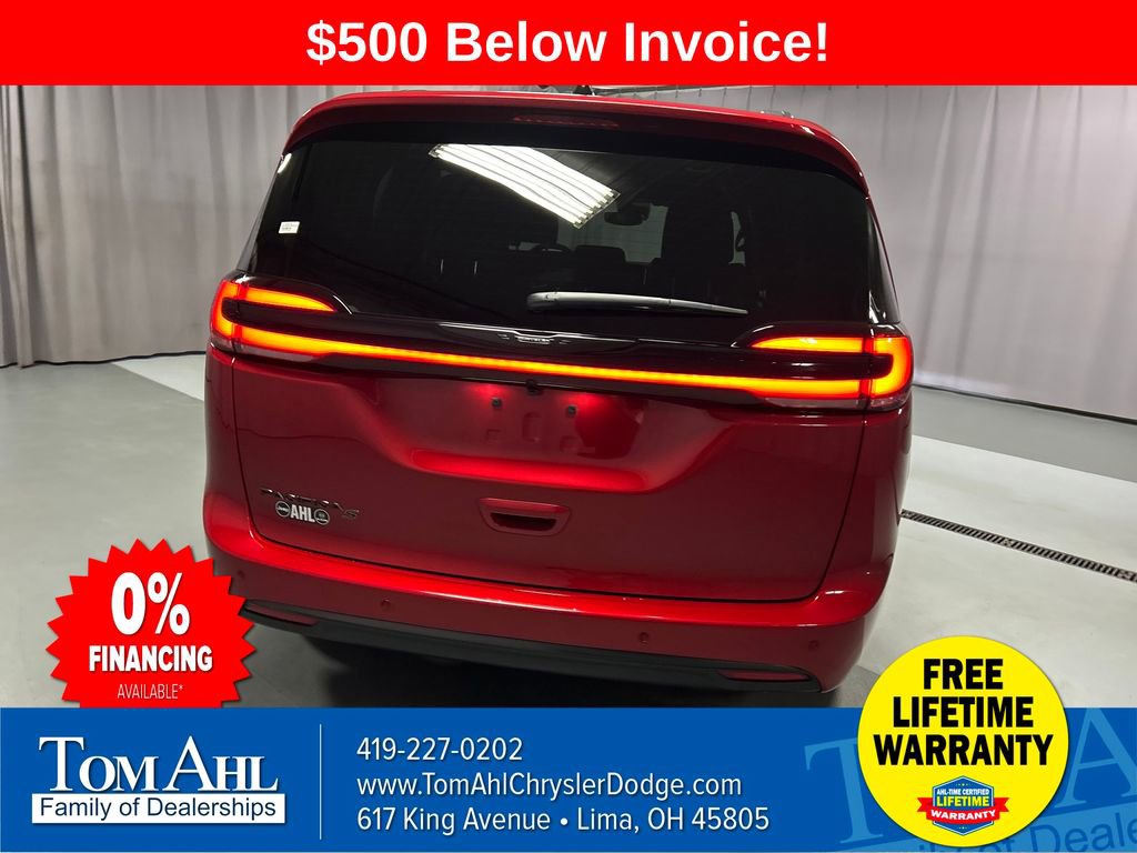 New 2026 Chrysler Pacifica Select image 6