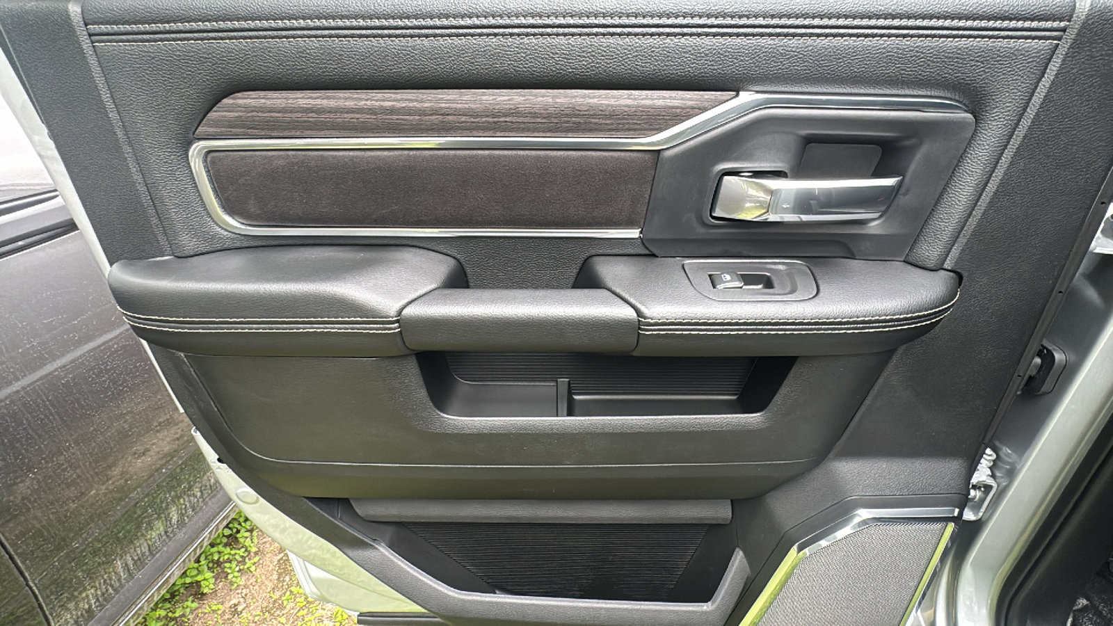 New 2026 RAM 5500 4x4 Crew Cab w/ Laramie Trim Package image 13