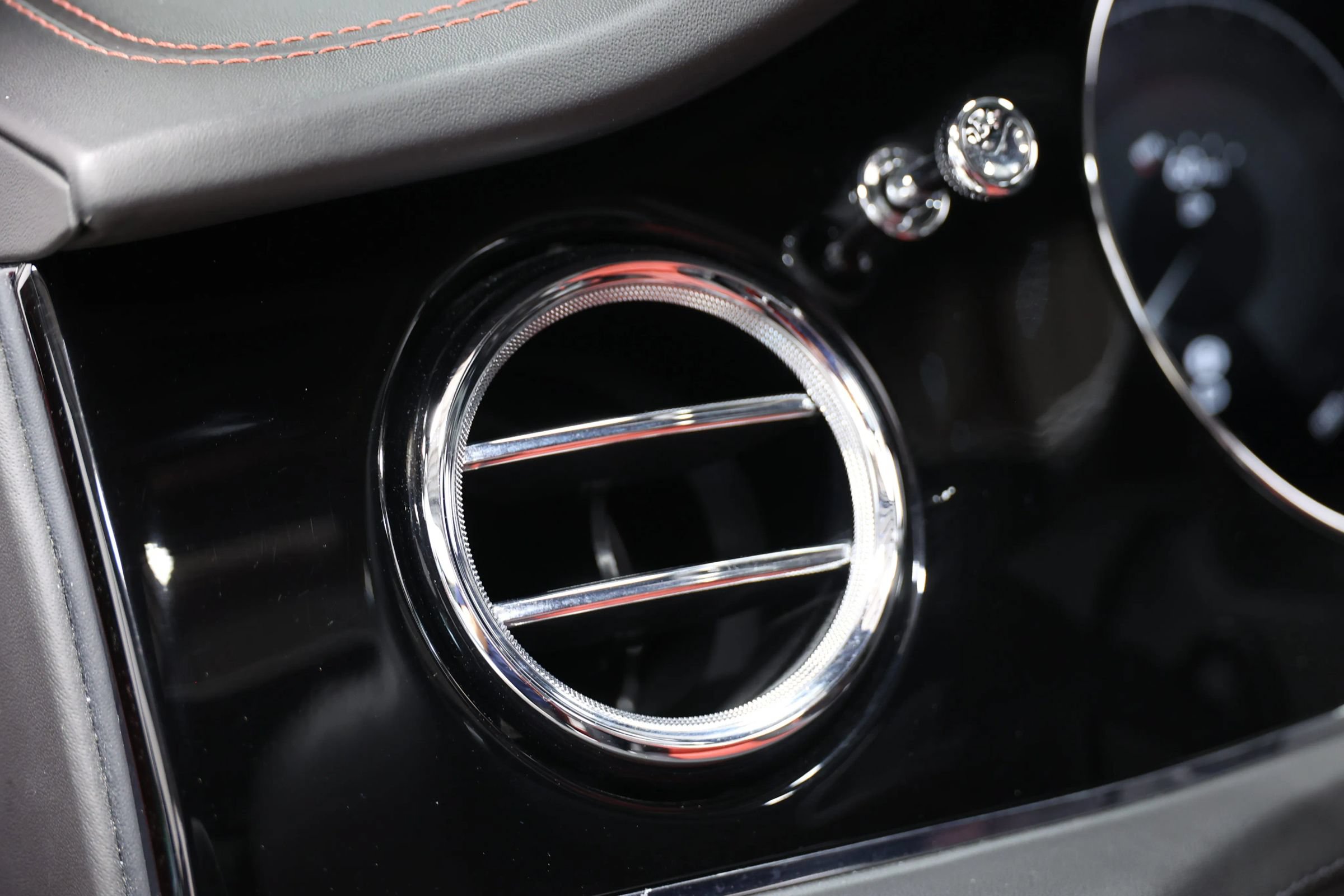 Used 2022 Bentley Bentayga AWD/4WD image 24