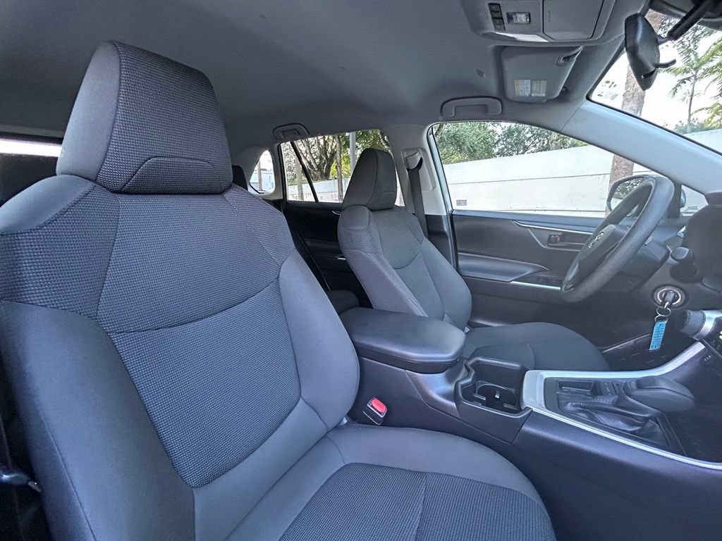 Used 2024 Toyota RAV4 LE FWD image 30
