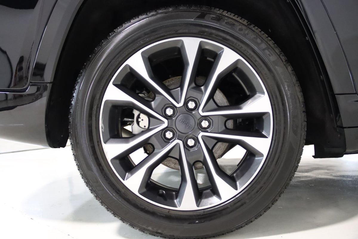 Used 2023 Jeep Grand Cherokee Overland AWD/4WD image 86
