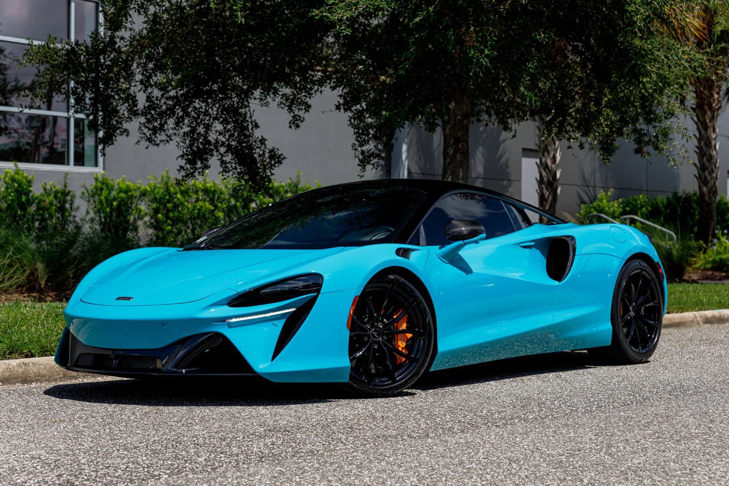 Used 2023 McLaren Artura RWD image 35
