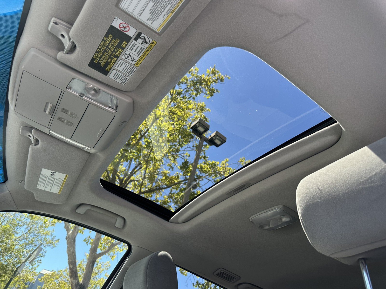 Used 2015 Toyota Sequoia SR5 AWD/4WD image 29