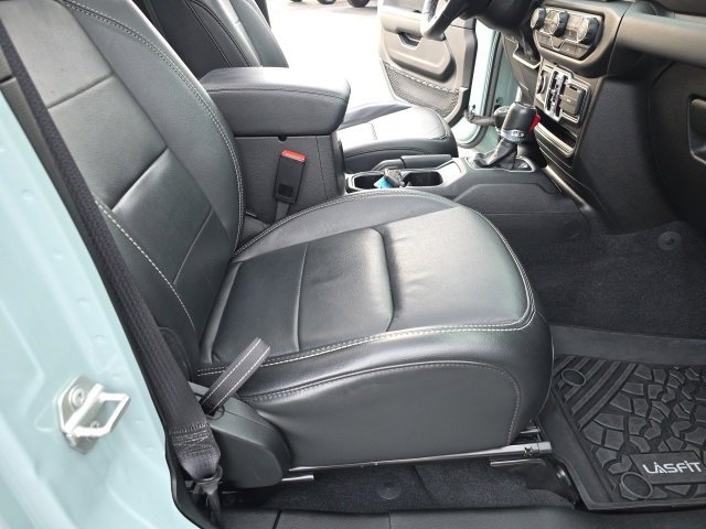 Used 2023 Jeep Wrangler Unlimited Sahara w/ Cold Weather Group image 39