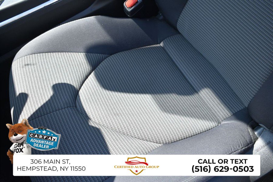 Used 2025 Toyota Highlander LE FWD image 12