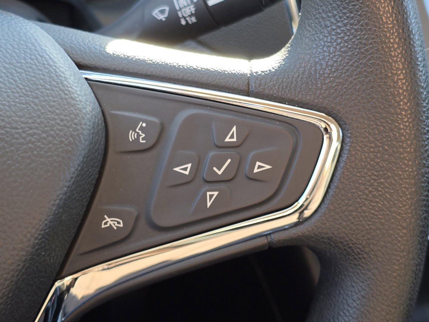 Used 2017 Chevrolet Cruze LT w/ Convenience Package image 12