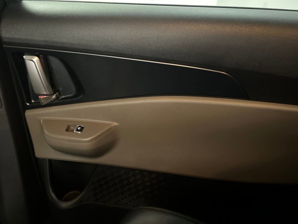 Used 2025 Kia Carnival image 21