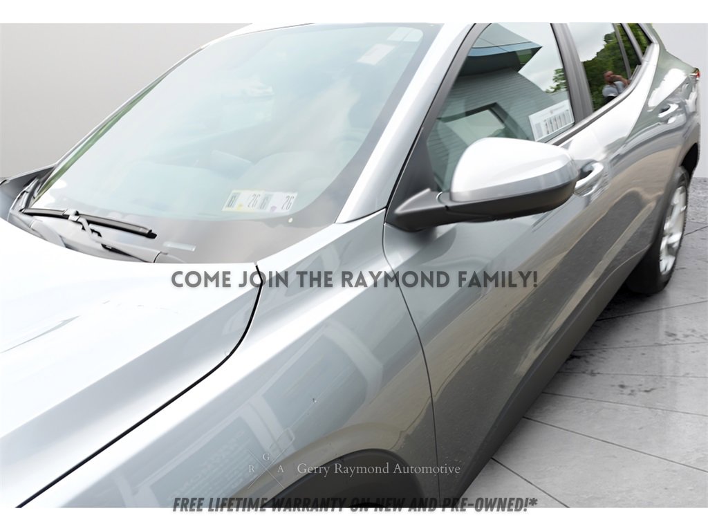 Used 2025 Chevrolet Trax LS w/ LS Convenience Package image 12