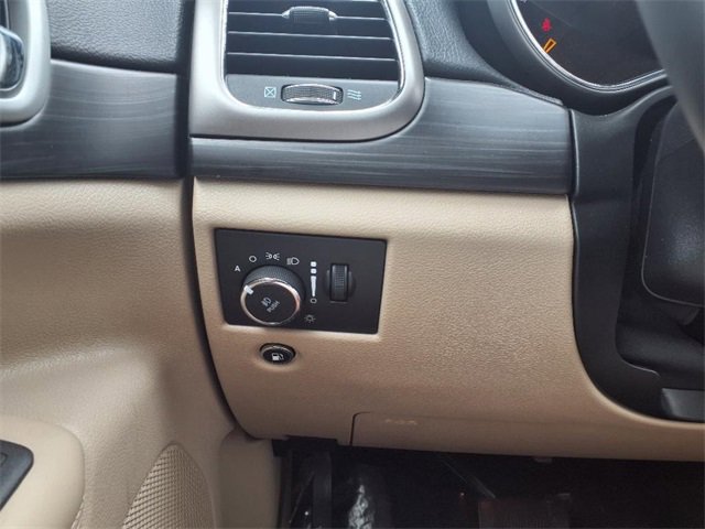 Used 2022 Jeep Grand Cherokee Laredo E image 14