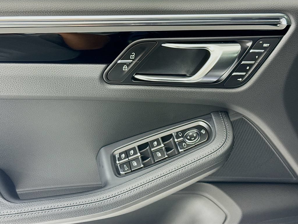 New 2026 Porsche Macan AWD/4WD image 11