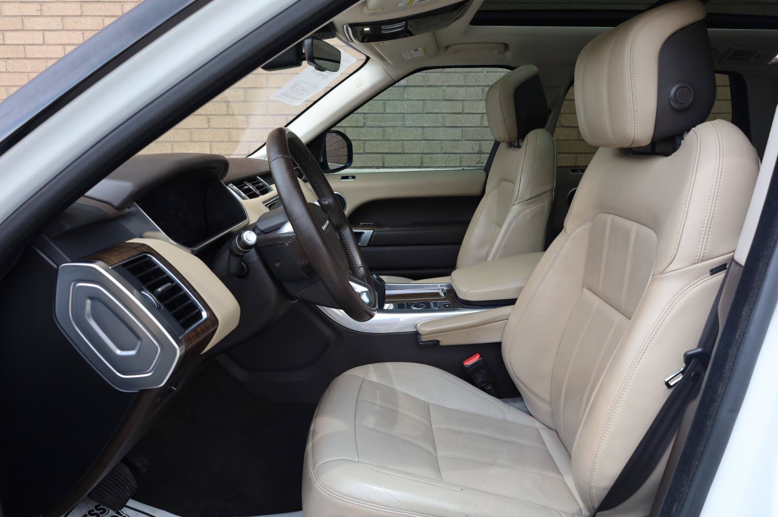 Used 2018 Land Rover Range Rover Sport HSE AWD/4WD image 17