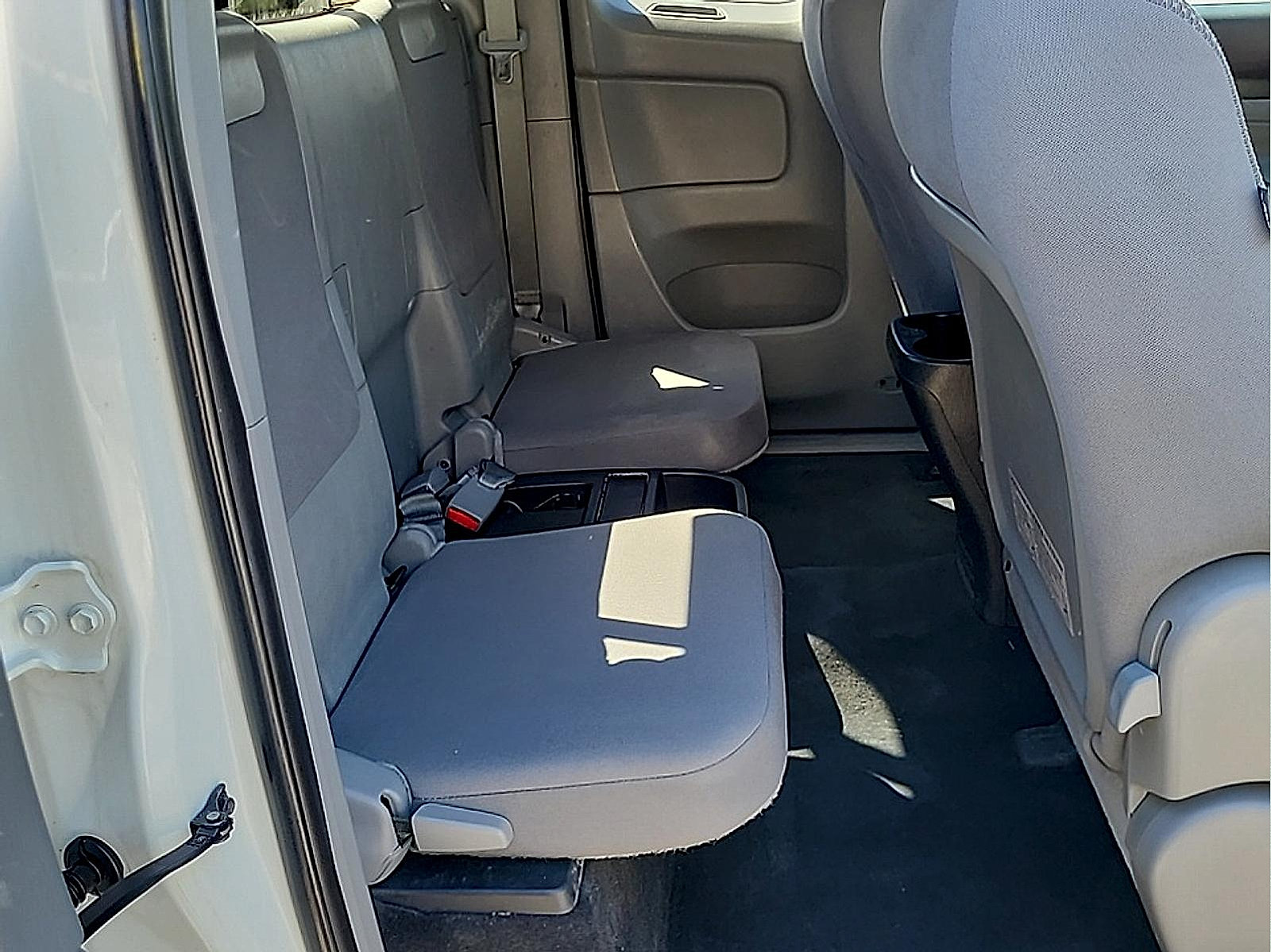 Used 2015 Toyota Tacoma 2WD Access Cab image 11