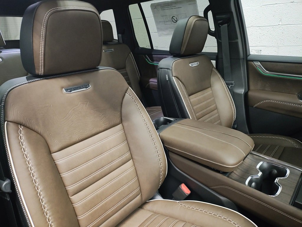 New 2026 GMC Acadia Denali Ultimate w/ LPO, Floor Liner Package image 10