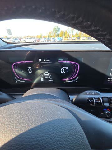 Used 2025 Kia Sportage EX image 19