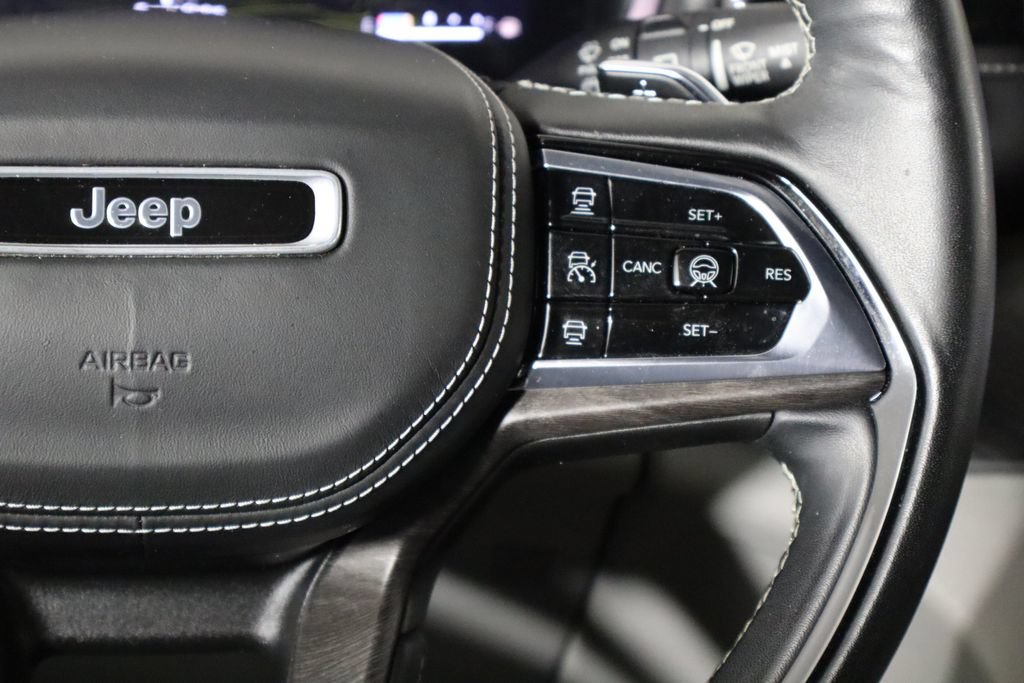 Used 2023 Jeep Grand Cherokee Overland w/ Adv Protech Group III AWD/4WD image 10